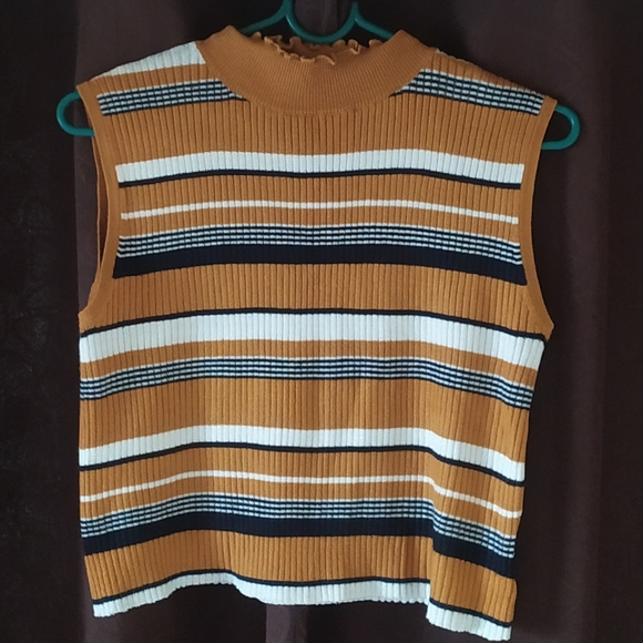 Ribbed crop top - Picture 7 of 11